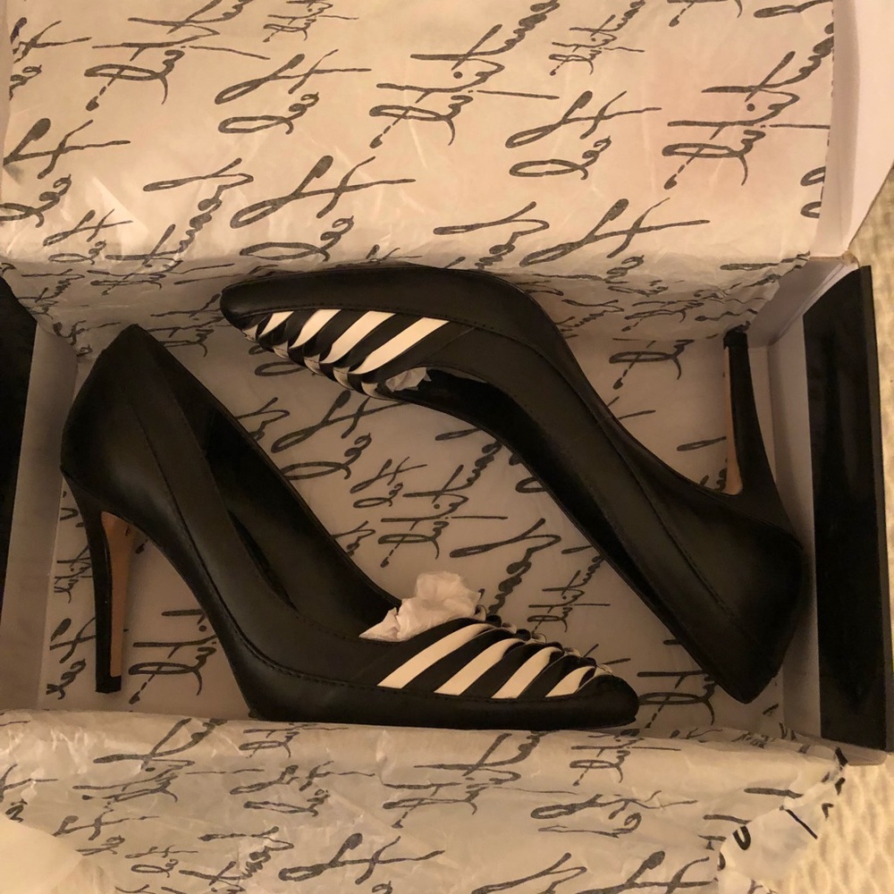 WHITE HOUSE BLACK MARKET HEELS - Picture 5 of 8